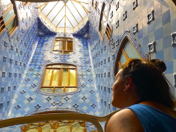 Best time to visit Casa Batlló: Spring or Fall & Early/Late hours to avoid crowds. 2025