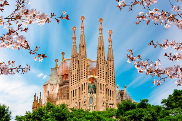 Captivating Images of Sagrada Familia: Barcelona's Iconic Landmark in Spain 2025