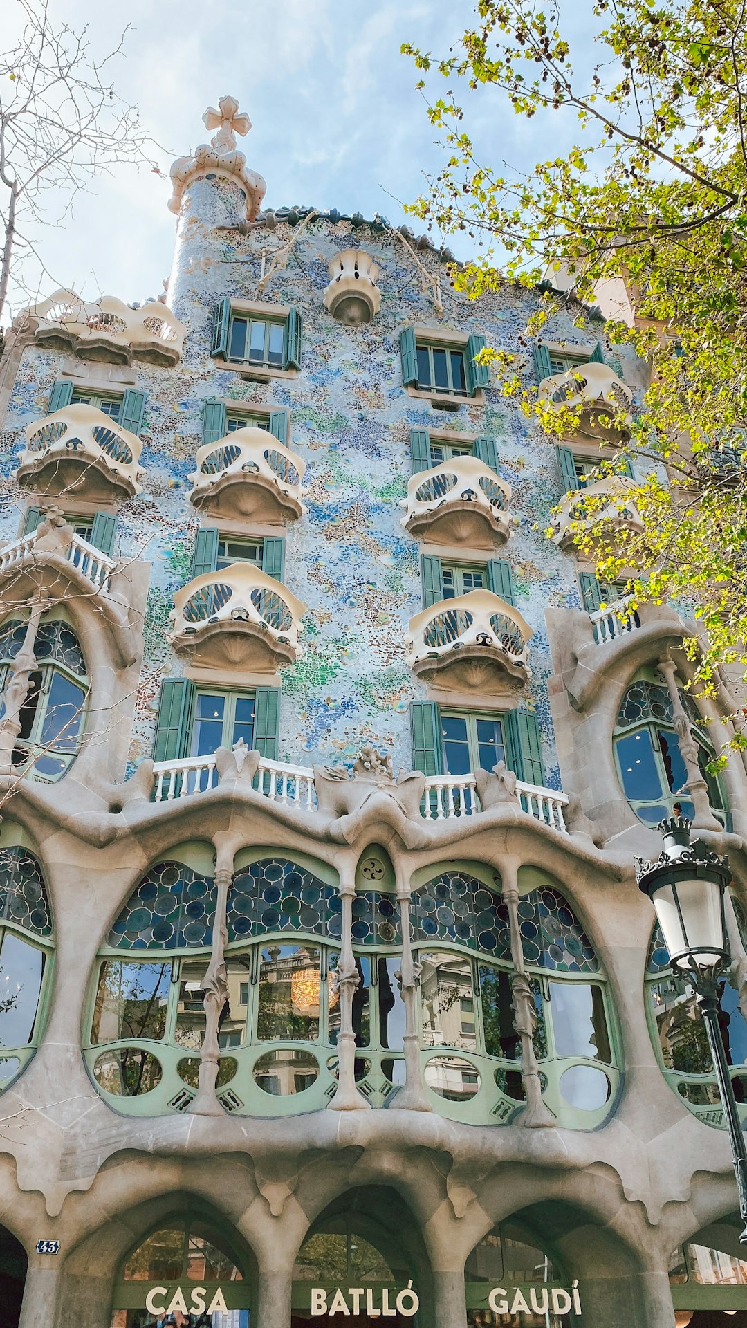 Casa Batlló Light Show: A Spectacular Display of Gaudí's Architecture