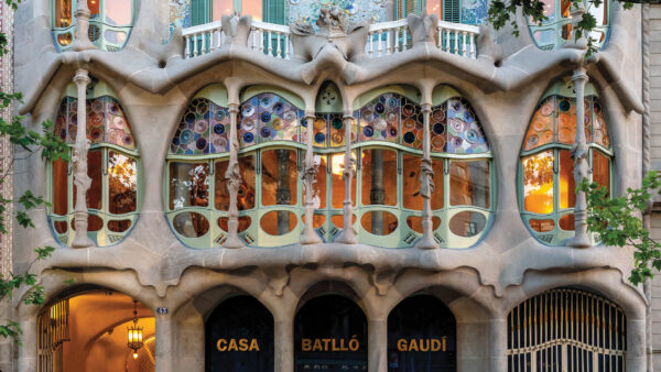 Casa Batlló: Unique Design and Detailed Materials 2025