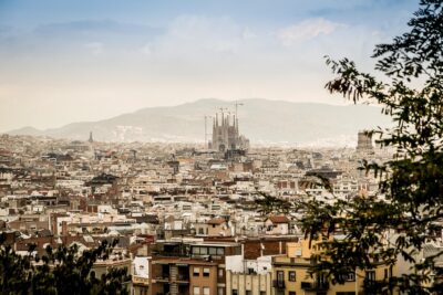 The Enchanting Story, Design, and Wonders of La Sagrada Familia: An Iconic Masterpiece in Barcelona