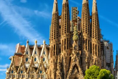 Compra tu boleto para la Sagrada Familia en Barcelona en línea o en taquilla. Evita filas y selecciona tu hora de visita.