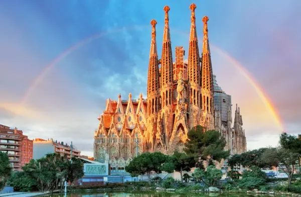 Convenient Western Union Services at Sagrada Familia Barcelona |94 2025