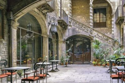 Cozy Cafes and Restaurants in the Gothic Quarter