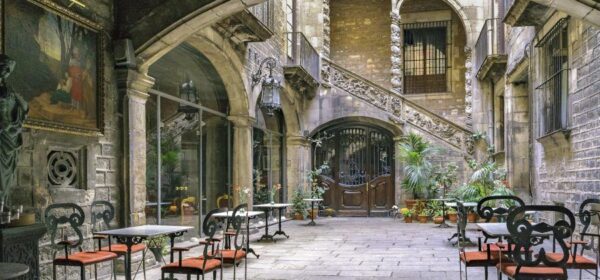Cozy Cafes and Restaurants in the Gothic Quarter 2025