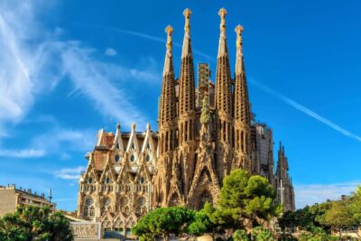 Discover Barcelona's Iconic Sagrada Familia on a Fascinating Walking Tour