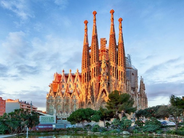 Discover the Exquisite Residencia Sagrada Familia in Barcelona 2025