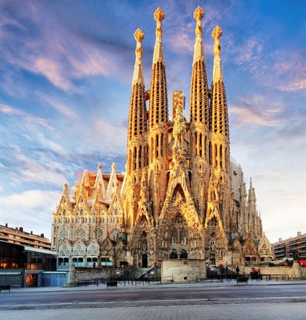 Discover the Majestic Sagrada Familia 2025