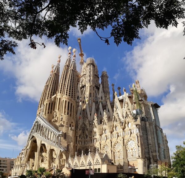 Discover the Unique Nail Style of La Sagrada Familia in Barcelona | 94 2025