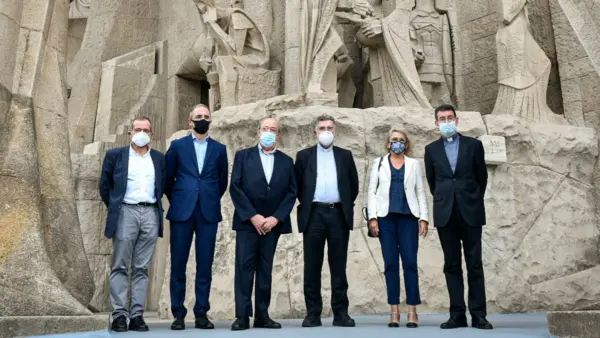 Dressing Appropriately for a Visit to the Sagrada Familia in Barcelona 2025