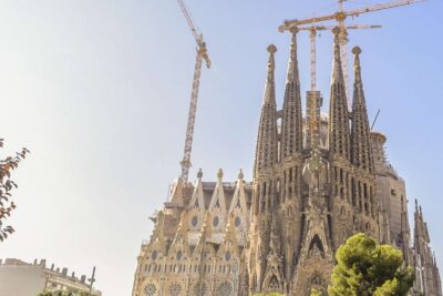 Experience the Majestic Sagrada Familia in Barcelona: Get Your Tickets Today!