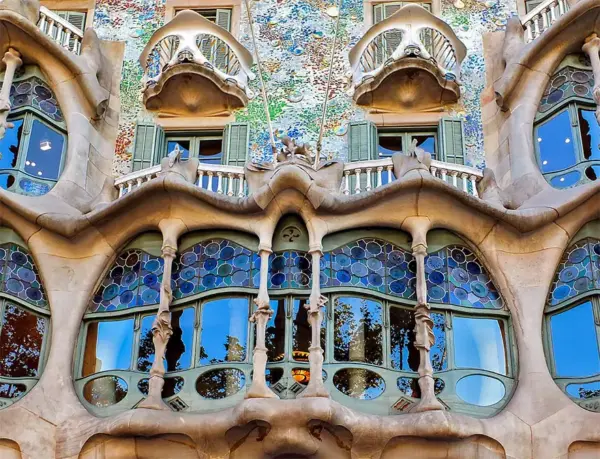 Explore Casa Batlló: Must-See Entries for 40-60-Year-Olds in Barcelona 2025