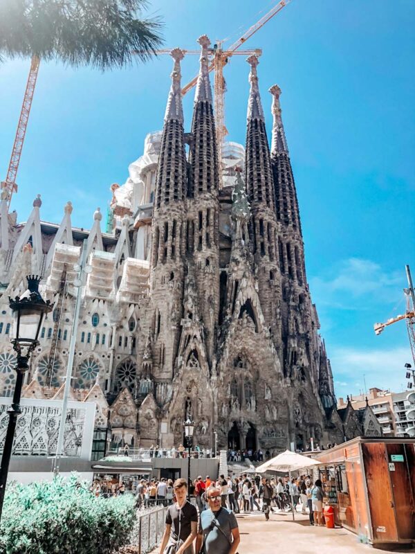 Exploring Barcelona: How Far is Sagrada Familia from Barcelona Cruise Port? 2025