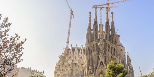 Exploring the Majestic Sagrada Familia in Barcelona: A Guide to Booking Tickets 2025