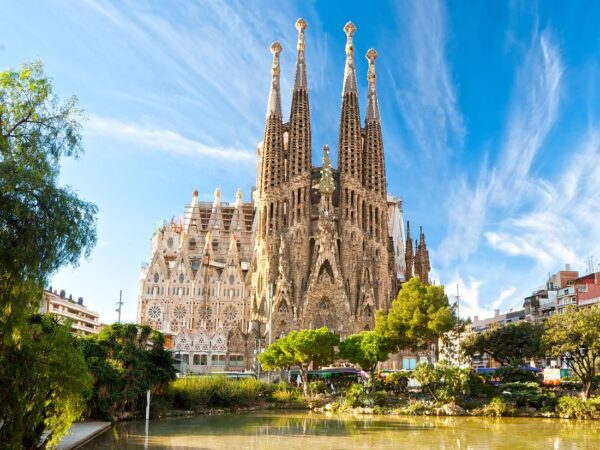 Exploring the Sacred Family Temple: Must-Visit Attractions in Barcelona 2025