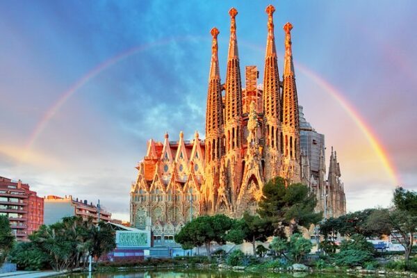 From La Sagrada Familia to Barcelona Port: Exploring the Best of Barcelona's Architectural Wonders 2025