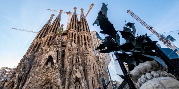 From Sagrada Familia to Barcelona Sants: The Perfect Journey through Barcelona's Landmarks 2025