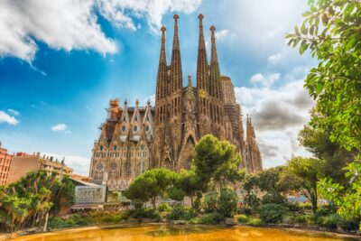 From the Majestic Sagrada Familia to the Exotic Barcelona Zoo: A Perfect Day of Adventure in Barcelona