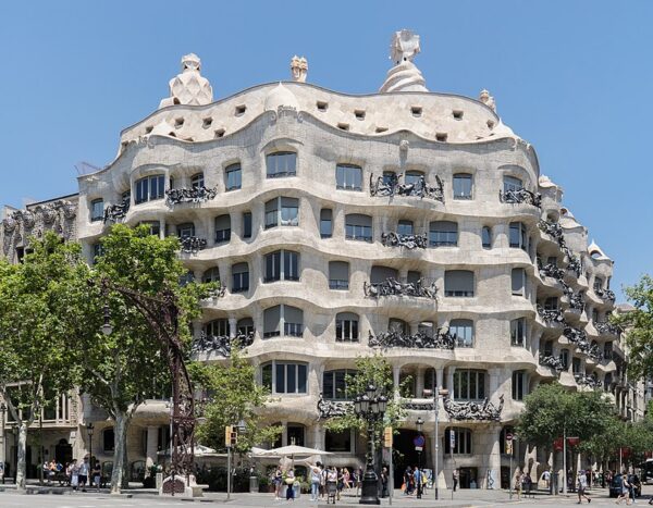 Gaudí's Famous Barcelona Buildings: Casa Batlló & Casa Milà 2025