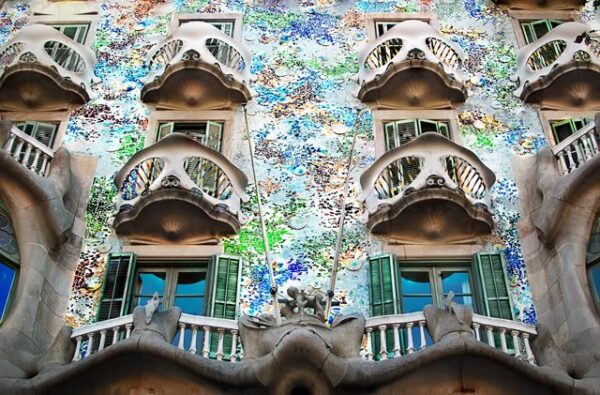 Iconic Balcony at Casa Batlló, Designed by Gaudí 2025