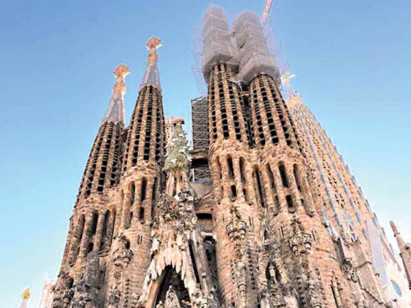 La Sagrada Familia: Iglesia única en Barcelona 2025