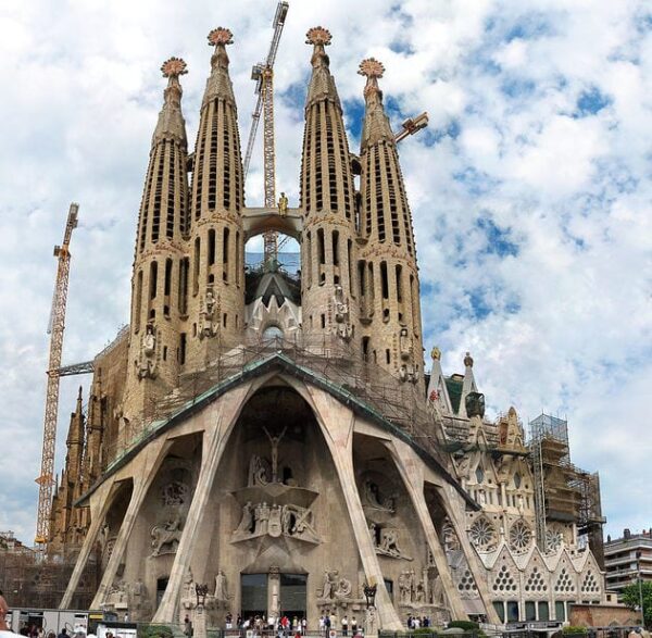 Legacy of Antoni Gaudí: Sagrada Familia Masterpiece 2025