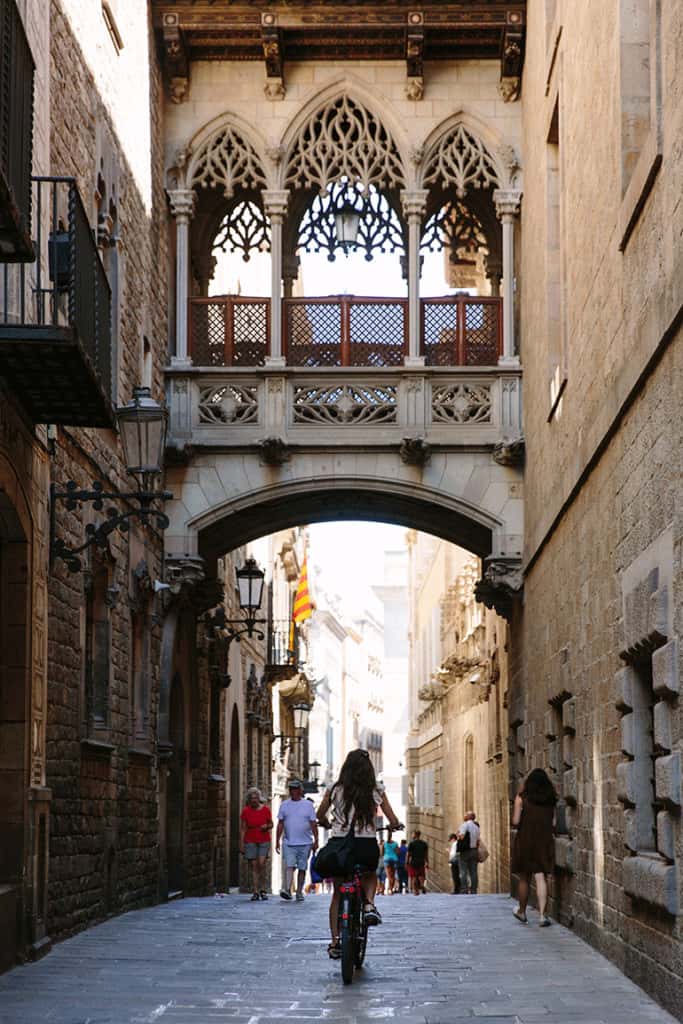 Navigating Barcelona's Gothic Quarter 2025