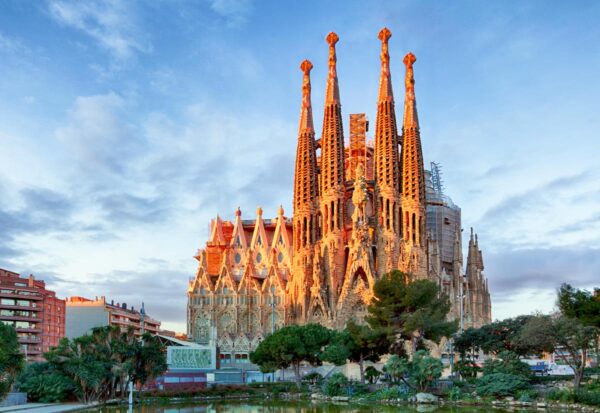 Sagrada Familia: 10 Fascinating Facts About Barcelona's Iconic Landmark 2025