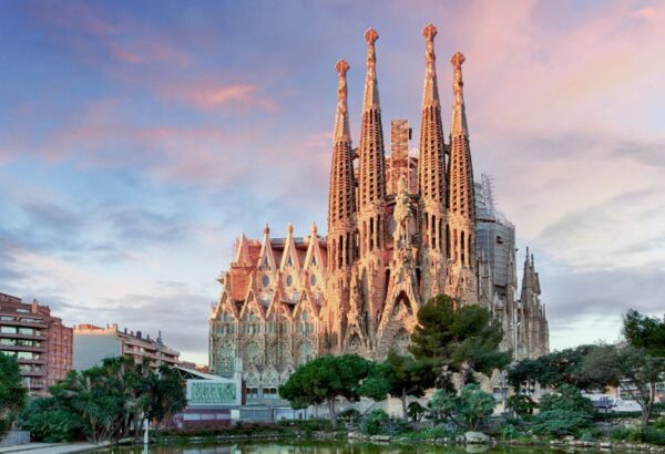 Sagrada Familia Barcelona Tickets: Your Guide to Exploring Gaudí's Masterpiece 2025