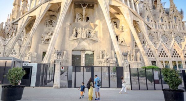 Sagrada Familia Barcelona: Unveiling the Dress Code Secrets 2025