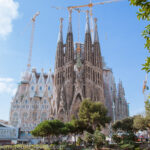 Sagrada Familia: 🏰🇪🇸 iconic basilica in Barcelona! 🌍✨