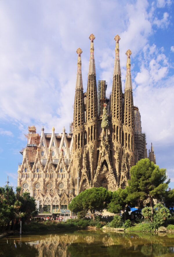 Sagrada Familia: Famous Barcelona Basilica 2025