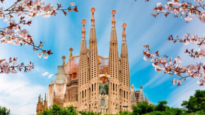 Sagrada Familia: Iconic Barcelona Landmark