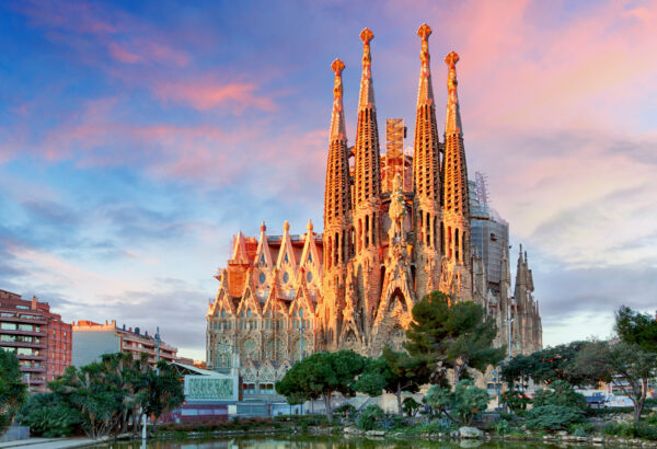 The Breathtaking Beauty of Sagrada Familia in Barcelona 2025