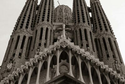 The Enchanting Beauty of Sagrada Familia: Captivating Barcelona in Pictures