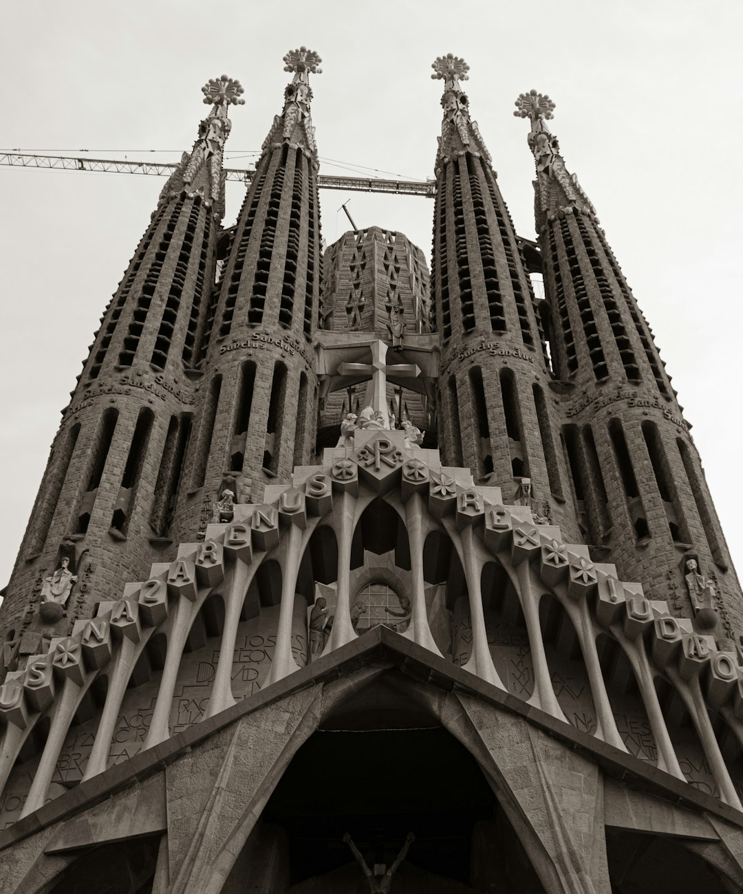 The Enchanting Beauty of Sagrada Familia: Captivating Barcelona in Pictures