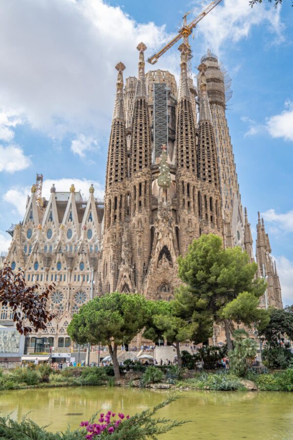 The Exquisite Beauty of Sagrada Familia: A Must-See for Barcelona Residents 2025