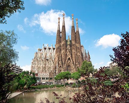 The Imposing Location of Sagrada Familia in Barcelona 2025