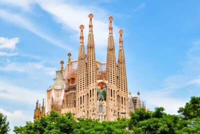 The Magnificent Sagrada Familia: Stunning Pictures of Barcelona's Iconic Landmark