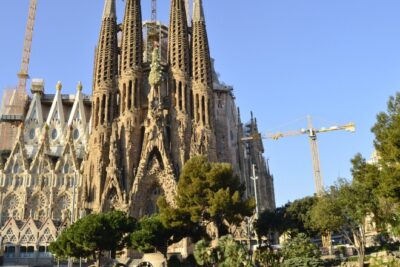 The Majestic Beauty of Gaudi's Sagrada Familia in Barcelona: A Must-See Architectural Masterpiece