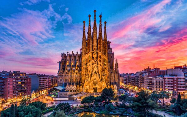 The Majestic Beauty of the Sagrada Familia: Unveiling Barcelona's Iconic Masterpiece through its Official Website 2025