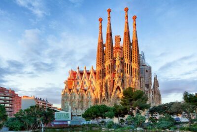 The Sagrada Familia: A Must-See Architectural Wonder in Barcelona 😍✨