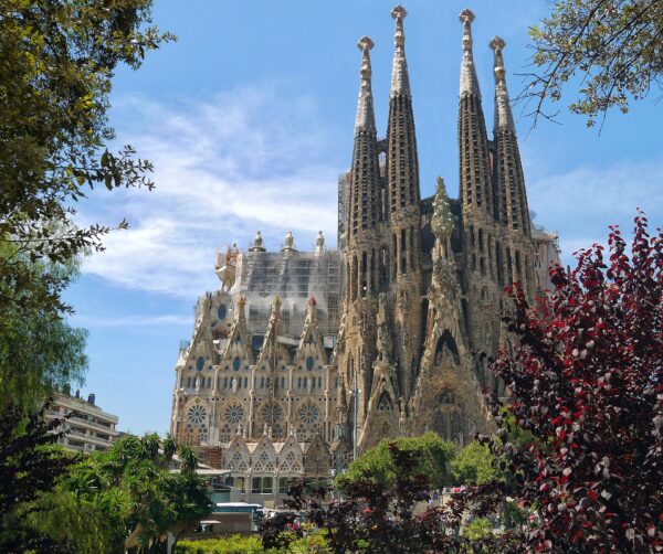 The Sagrada Familia: 🌟 Large unfinished basilica in Barcelona by Antoni Gaudí! 🇪🇸 2025