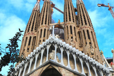 The Sagrada Familia 🏛️: A Masterpiece Worth Visiting!