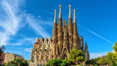 The Sagrada Familia: Gaudí's Iconic Basilica 🏰🇪🇸 2025