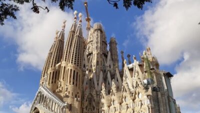 The Sagrada Familia in Barcelona is a must-see! 🏰😍