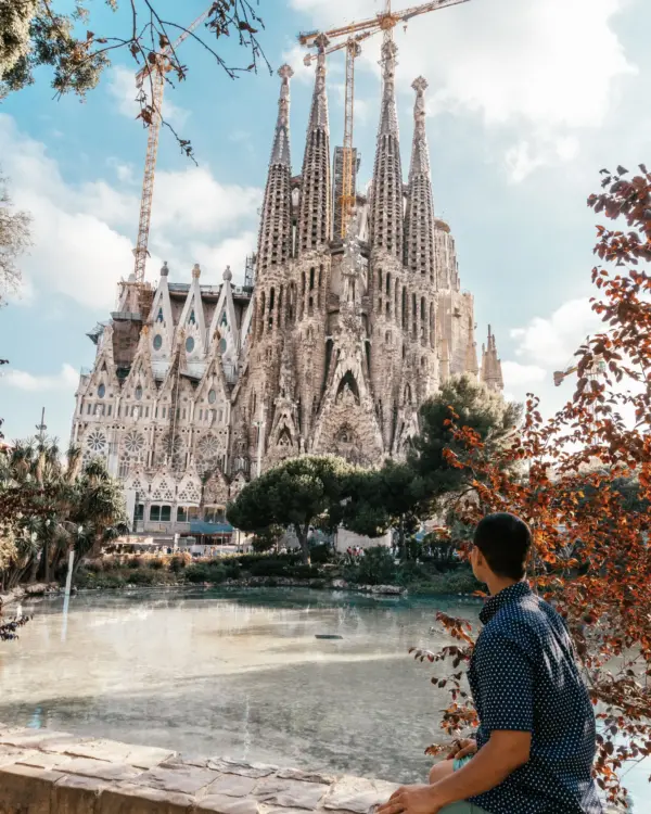 The Top 11 Must-See Attractions in Barcelona: Exploring the Iconic Sagrada Família 2025