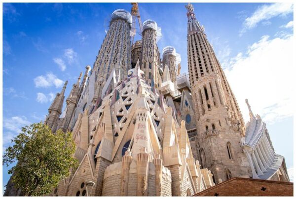 The Ultimate Shopping Guide at Sagrada Familia Barcelona 2025