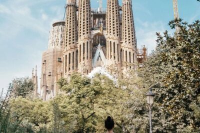 Unveiling the Majestic Towers of the Sagrada Familia in Barcelona