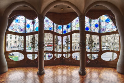 Vibrant Interior of Casa Batlló Reflects Gaudí's Style